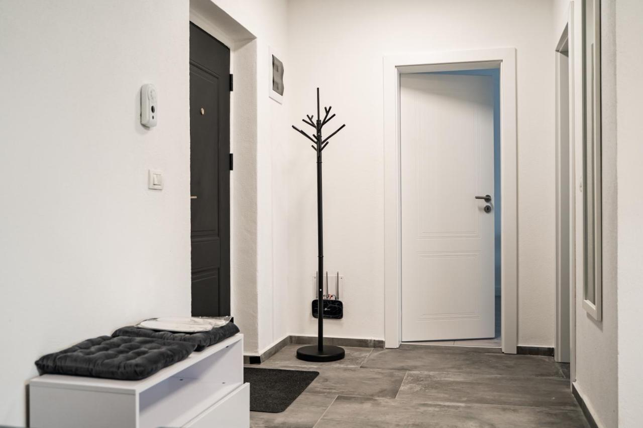 Modern Apartment In Dumbravita Dumbravita  Exterior photo